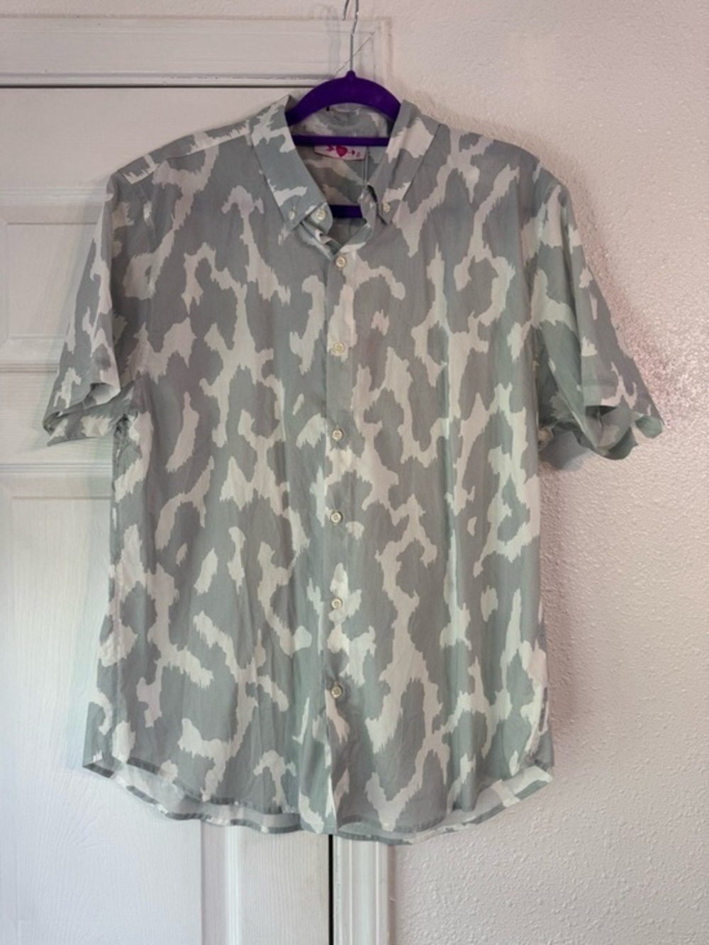 Buddy Love Short-Sleeve Button-Down Shirt in Light Gray and White Abstract Print